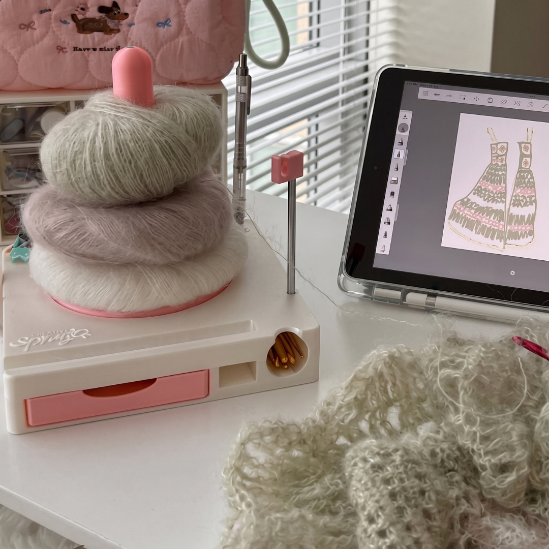 CraftHub All-in-One Yarn Station